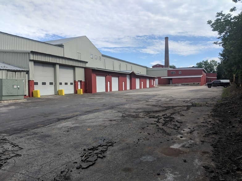 More Photos Of 33 Elm St, Merrimack Warehouse For Lease
