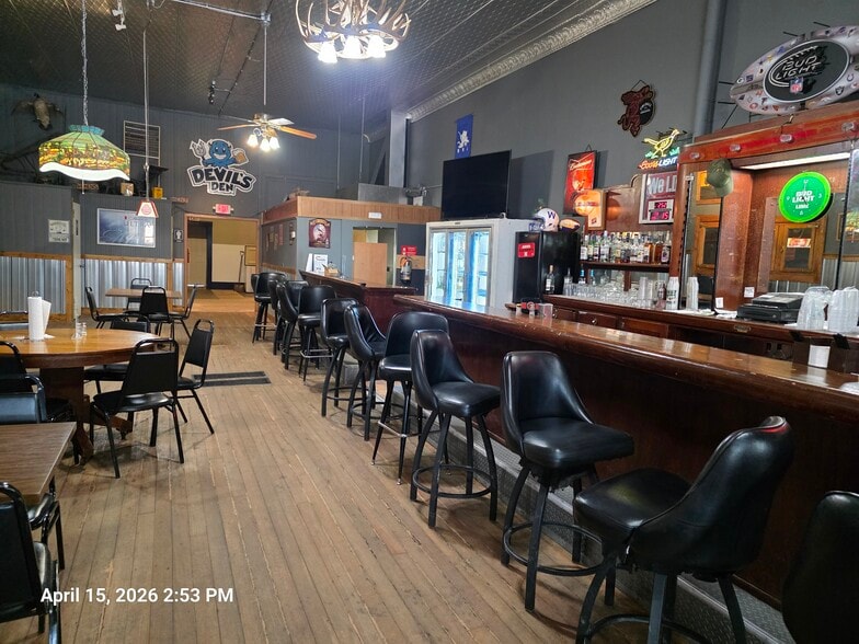 More Photos Of 417 Saint James Ave, Wynot Storefront Retail Residential For Sale