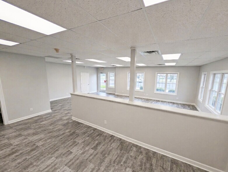 More Photos Of 858-863 Center Ct, Shorewood Office For Lease