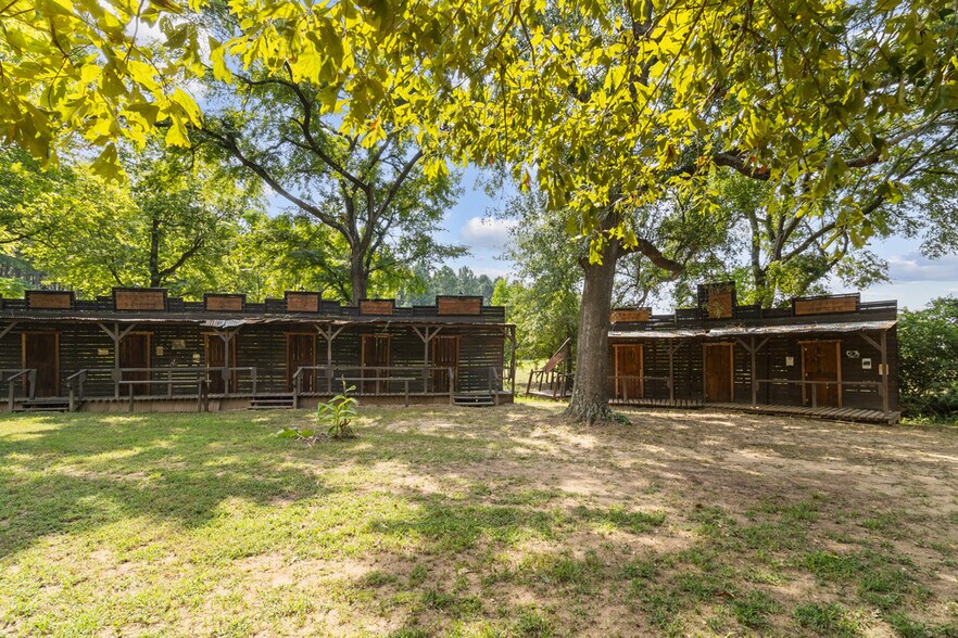 More Photos Of 750 N US Highway 287, Palestine Multifamily For Sale