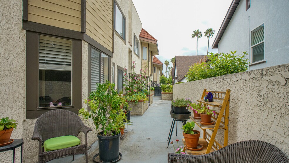 More Photos Of 517 Fischer St, Glendale Apartments For Sale