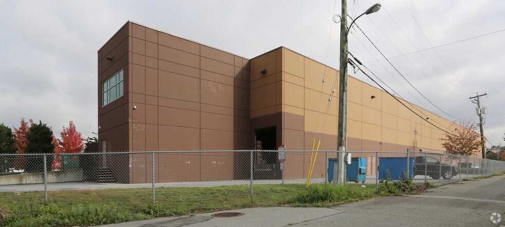 More Photos Of 23000 Fraserwood Way, Richmond Showroom For Lease