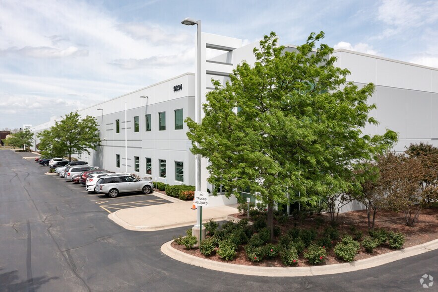 More Photos Of 9234 Belmont Ave, Franklin Park Manufacturing For Lease