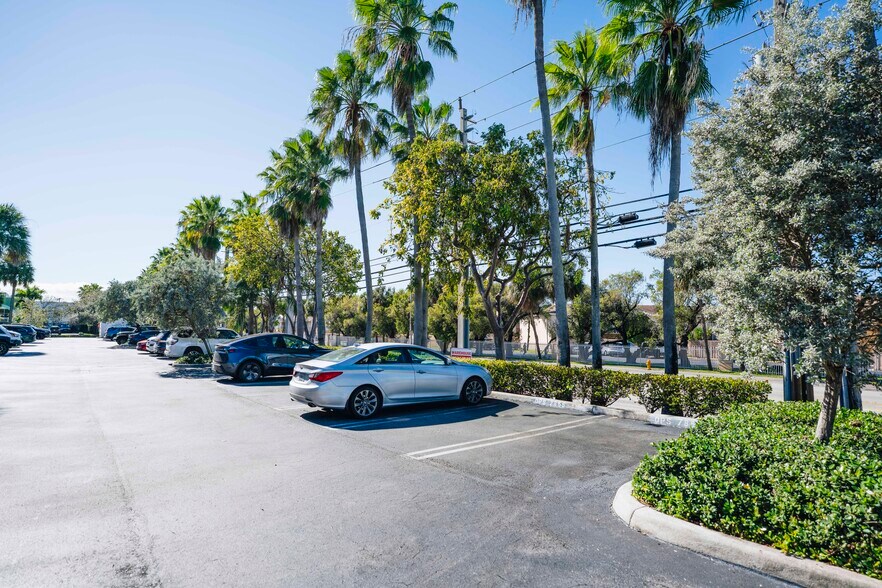 More Photos Of 7865 NW 46th St, Doral Warehouse For Lease