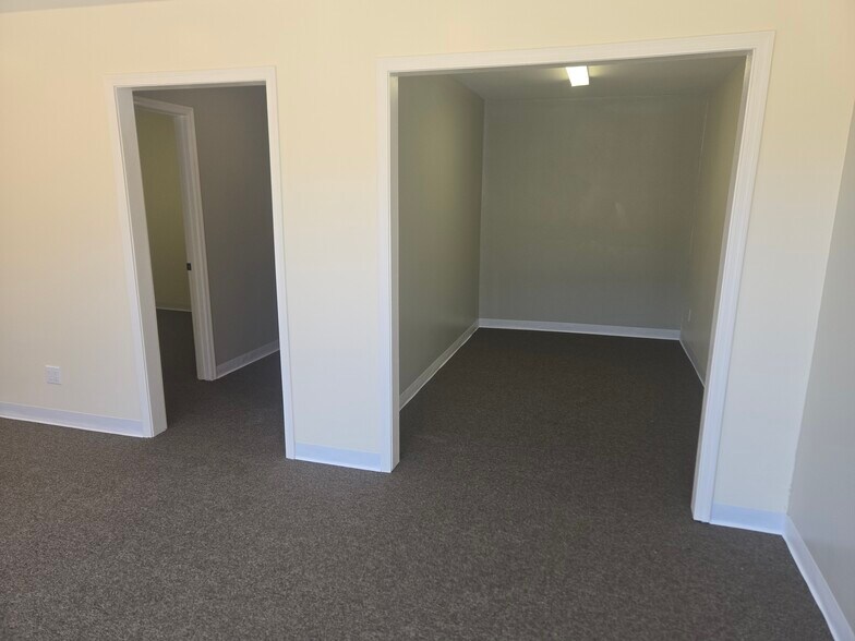 More Photos Of 191 W Cedar St, Globe Restaurant For Lease