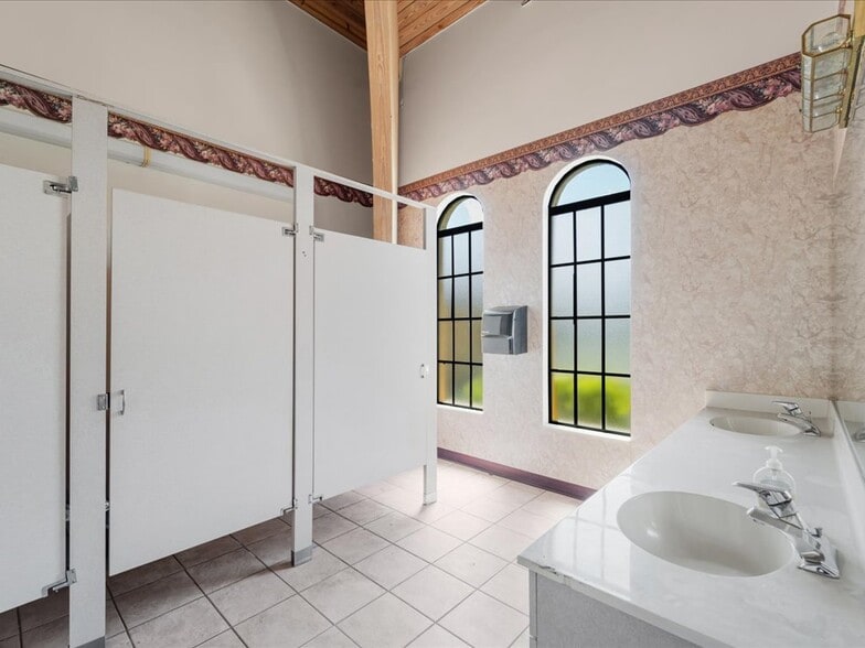 More Photos Of 4630 Palm Beach Blvd, Fort Myers Religious Facility For Sale