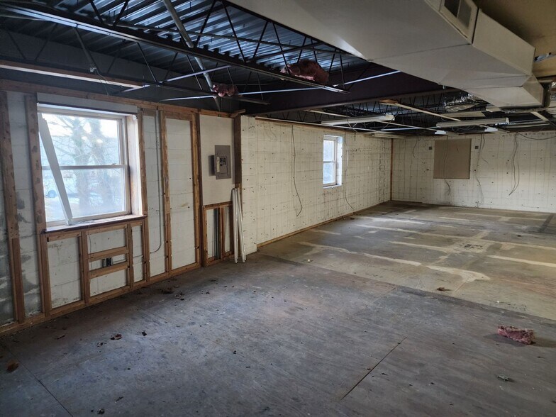 More Photos Of 3441 Brandon Ave, Roanoke Flex For Lease