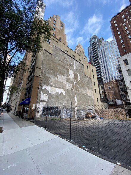 More Photos Of 127 E 56th St, New York Office For Lease
