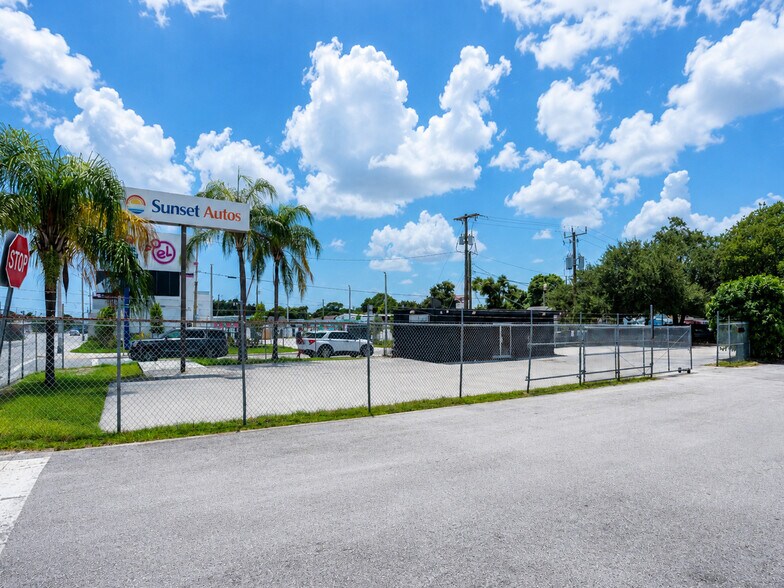 More Photos Of 3100 NW 27th Ave, Miami Manufacturing For Lease