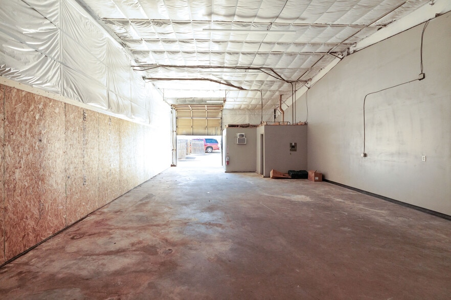 More Photos Of 4404-4412 Glenview Dr, Haltom City Warehouse For Lease