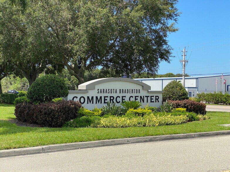 More Photos Of 7115 16th St E, Sarasota Unknown For Lease