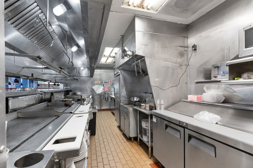 More Photos Of 4860 Boulder Hwy, Las Vegas Restaurant For Lease