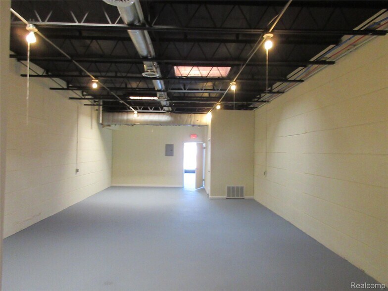 More Photos Of 15270-15304 E 8 Mile Rd, Detroit Storefront For Sale