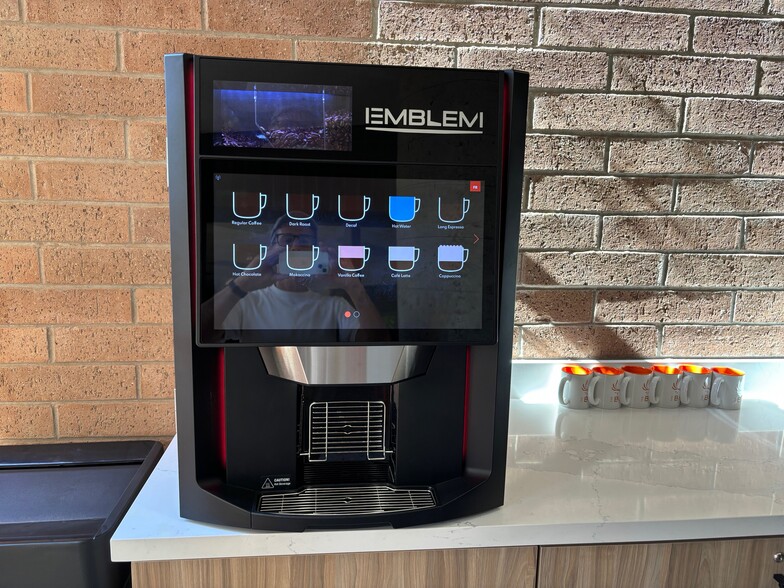 More Photos Of 2025 N 3rd St, Phoenix Unknown For Lease