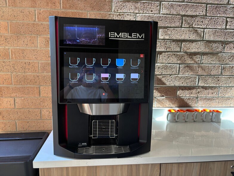 More Photos Of 2025 N 3rd St, Phoenix Unknown For Lease