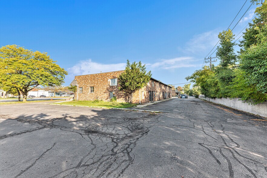More Photos Of 29906-29940 Orchard Lake Rd, Farmington Hills Medical For Lease