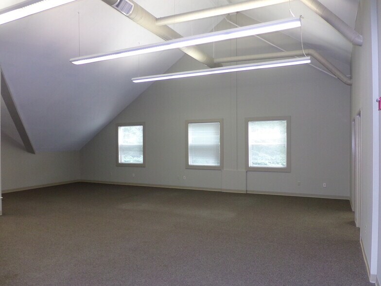 More Photos Of 171 Daniel Webster Hwy, Belmont Storefront Retail Office For Lease
