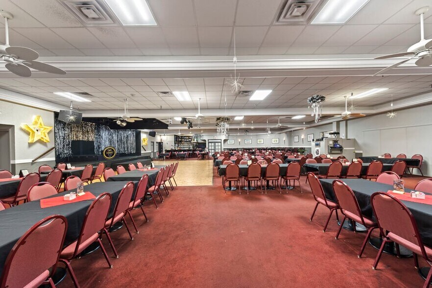 More Photos Of 4725 Vincennes Blvd, Cape Coral Restaurant For Sale