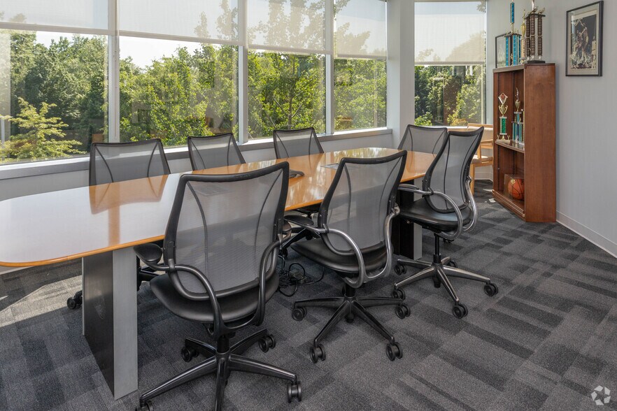 More Photos Of 50 Jericho Quadrangle, Jericho Office For Lease