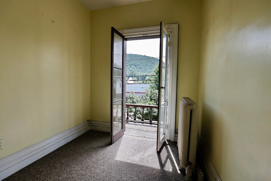 More Photos Of 72 Main St, Delhi Office Residential For Sale