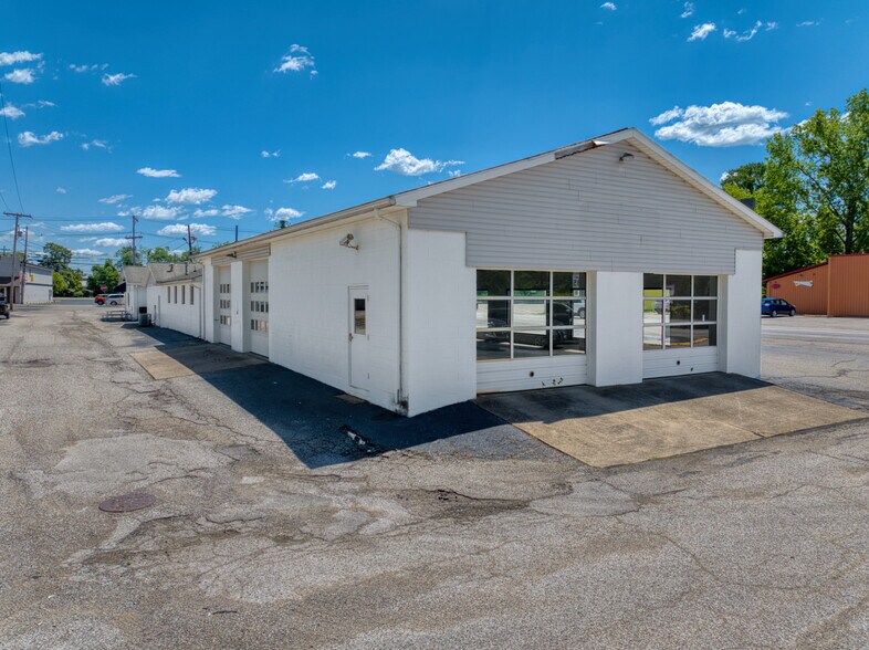 More Photos Of 100 W 3rd St, Williamstown Flex For Sale