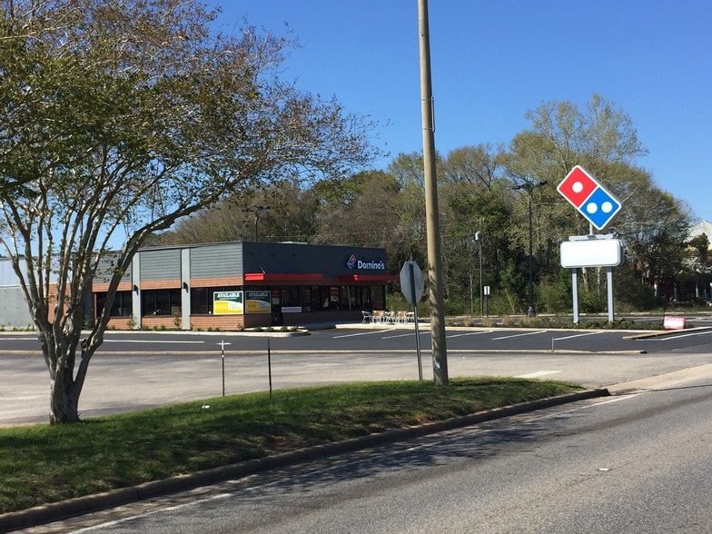 Primary Photo Of 712 S McKenzie St, Foley Fast Food For Lease