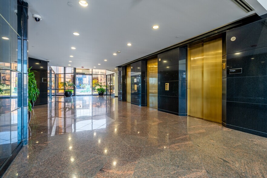 More Photos Of 2001 W Camelback Rd, Phoenix Office For Lease