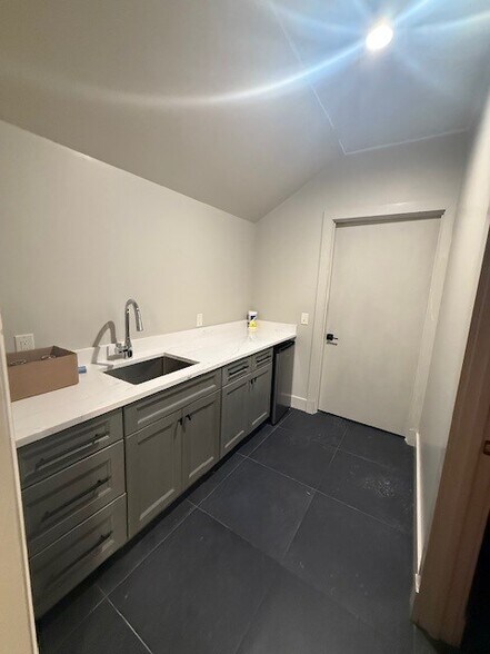 More Photos Of 109 Bryan Woods Rd, Savannah Office Residential For Lease