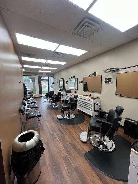 More Photos Of 1906-1914 Main St, Evanston General Retail For Lease