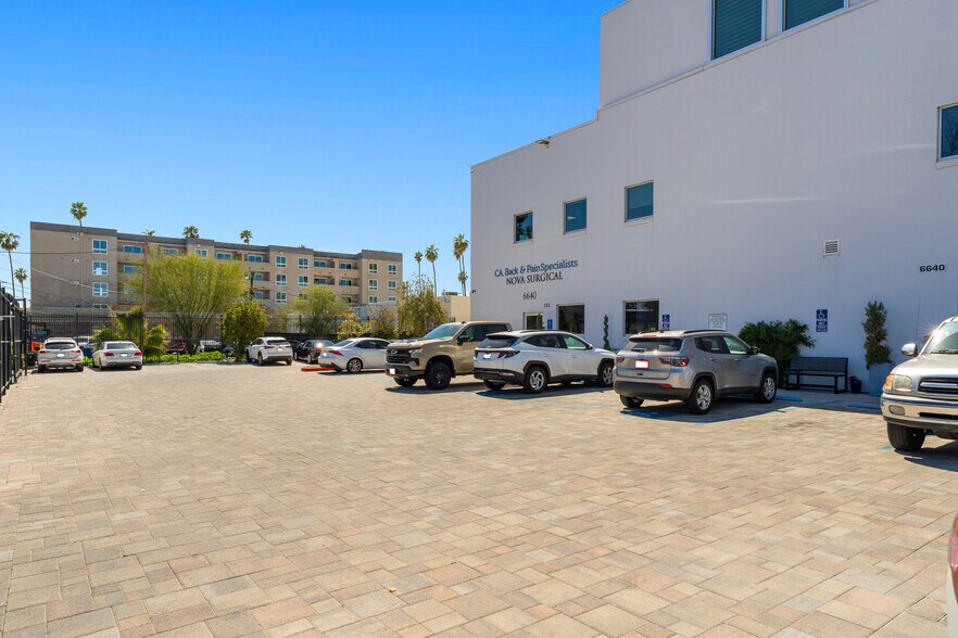 More Photos Of 6640 Van Nuys Blvd, Van Nuys Office For Lease