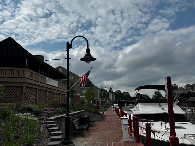 More Photos Of 330 Packetts Lndg, Fairport Unknown For Lease