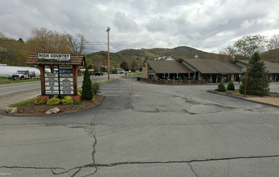 Primary Photo Of 110 High Country Sq, Banner Elk General Retail For Lease