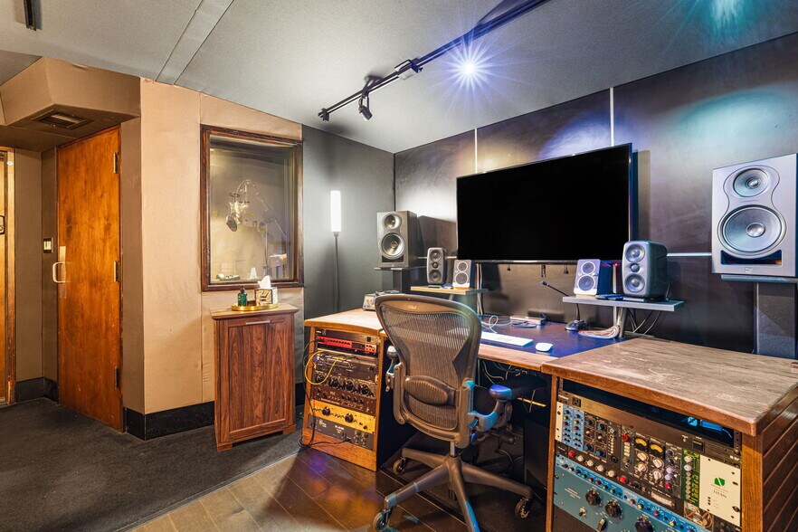 More Photos Of 5739 Tujunga Ave, North Hollywood Movie Radio TVStudio For Sale