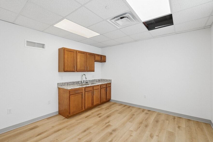 More Photos Of 2300 S High St, Columbus Apartments For Lease