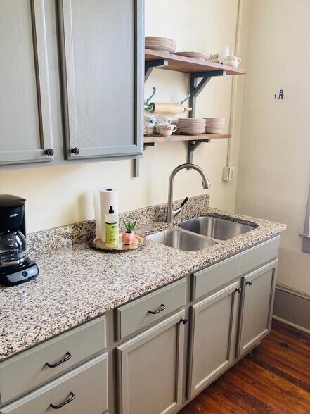 More Photos Of 206 Gay St, Erwin Storefront Retail Residential For Sale