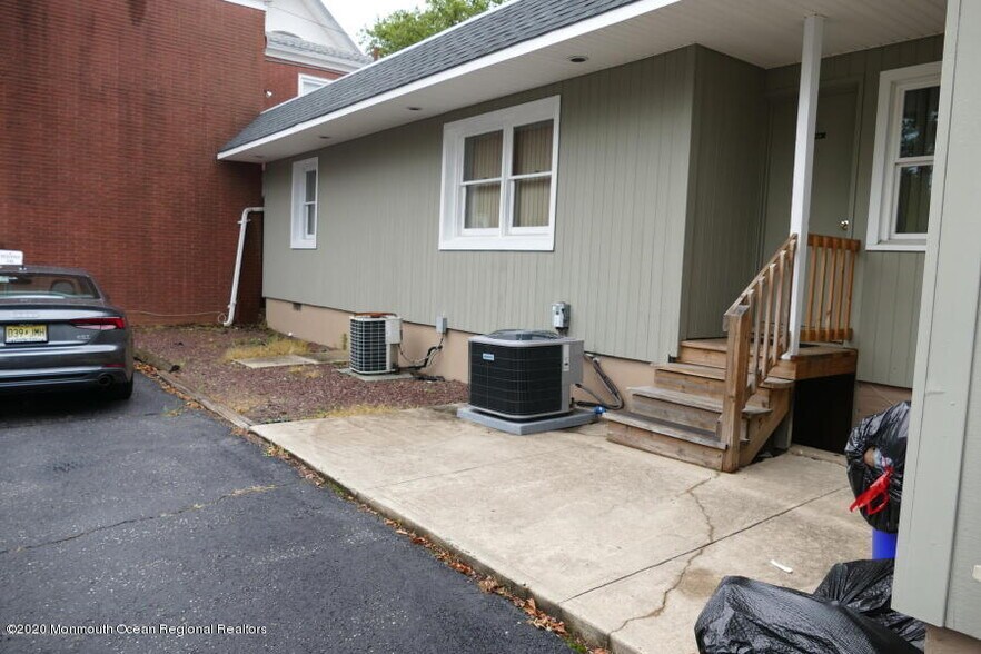 More Photos Of 58 W Main St, Freehold Office For Lease