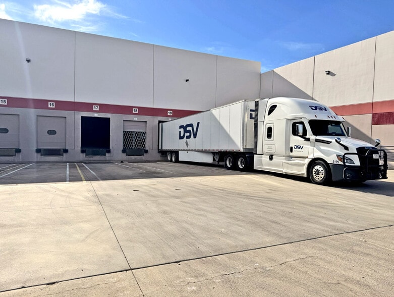 More Photos Of 2021 E Jones Ave, Phoenix Distribution For Lease