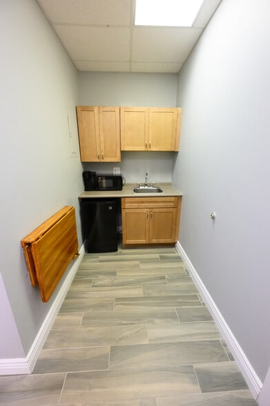 More Photos Of 504 Hamburg Tpke, Wayne Medical For Sale