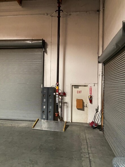 More Photos Of 8594 Siempre Viva Rd, San Diego Manufacturing For Lease