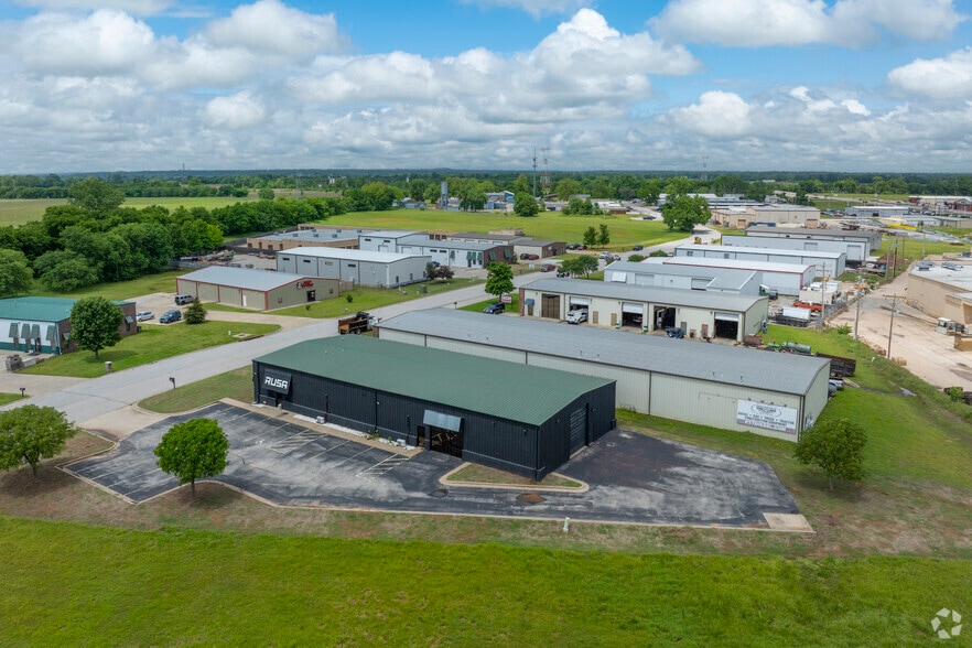 More Photos Of 15017 S Grant St, Bixby Warehouse For Lease