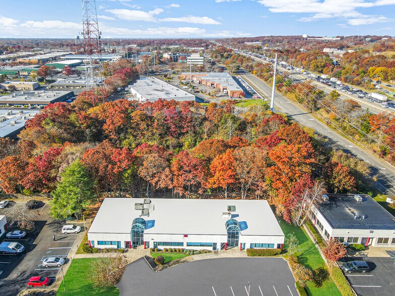 More Photos Of 200 Corporate Plz, Islandia Office For Lease