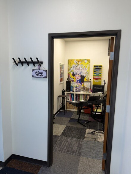 More Photos Of 1040 Mustang Dr, Grapevine General Retail For Lease