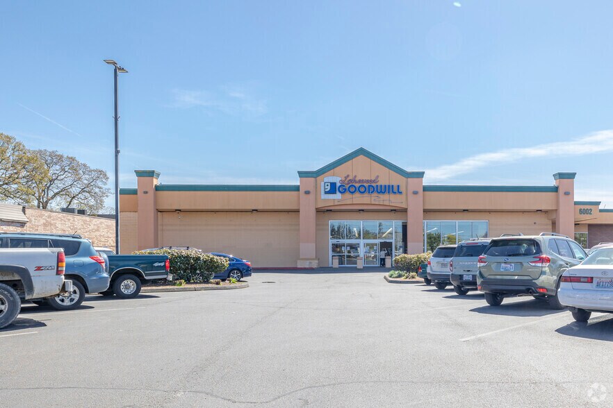 More Photos Of 6002 Mount Tacoma Dr SW, Lakewood Freestanding For Sale