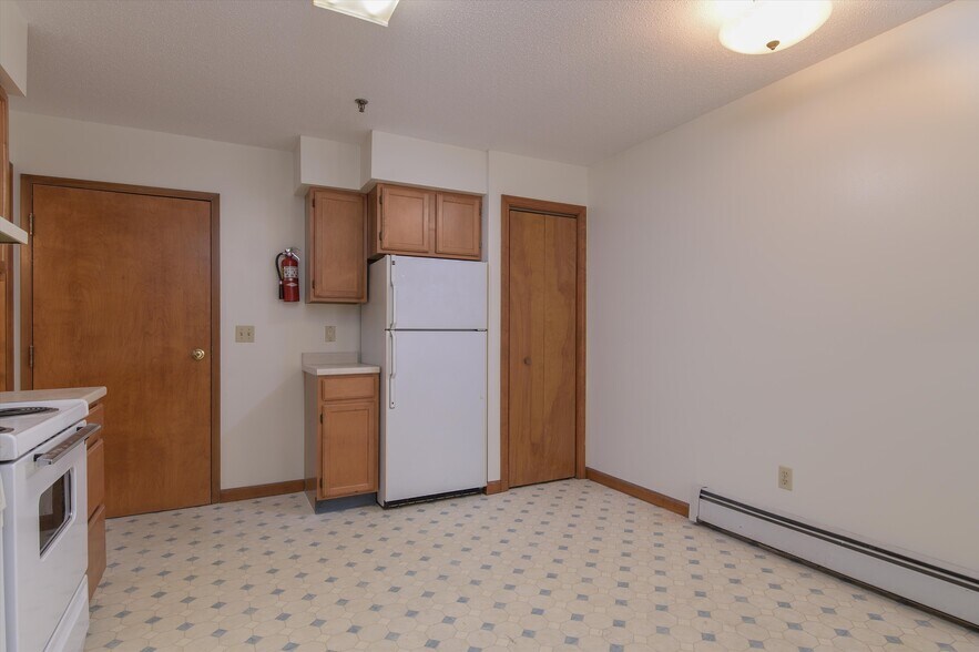 More Photos Of 156 Main St, Ludlow Office For Sale