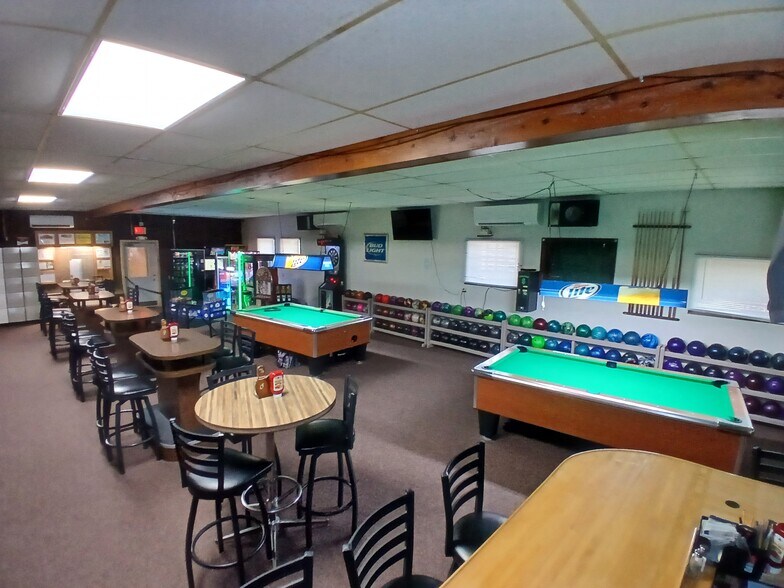 More Photos Of 326 Main St, Wausaukee Bowling Alley For Sale