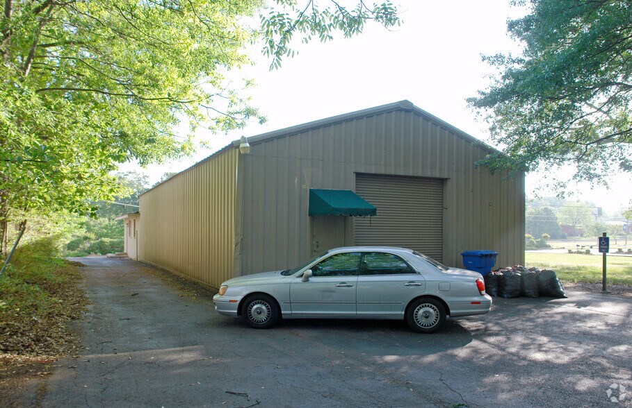 More Photos Of 697 Forest Pky, Forest Park Office For Sale