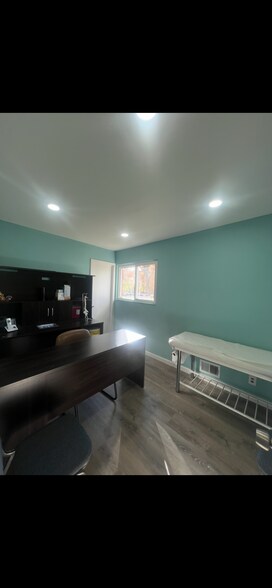 More Photos Of 652 Suffolk Ave, Brentwood Office For Sale