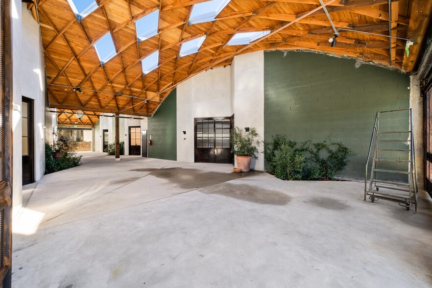 More Photos Of 1801 Blake Ave, Los Angeles Flex For Lease