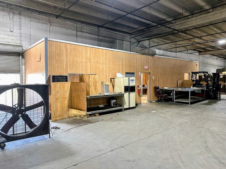 More Photos Of 1102 Old Stage Rd, Simpsonville Warehouse For Lease