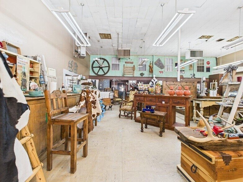 More Photos Of 236 S Oak St, Pecos Storefront For Sale